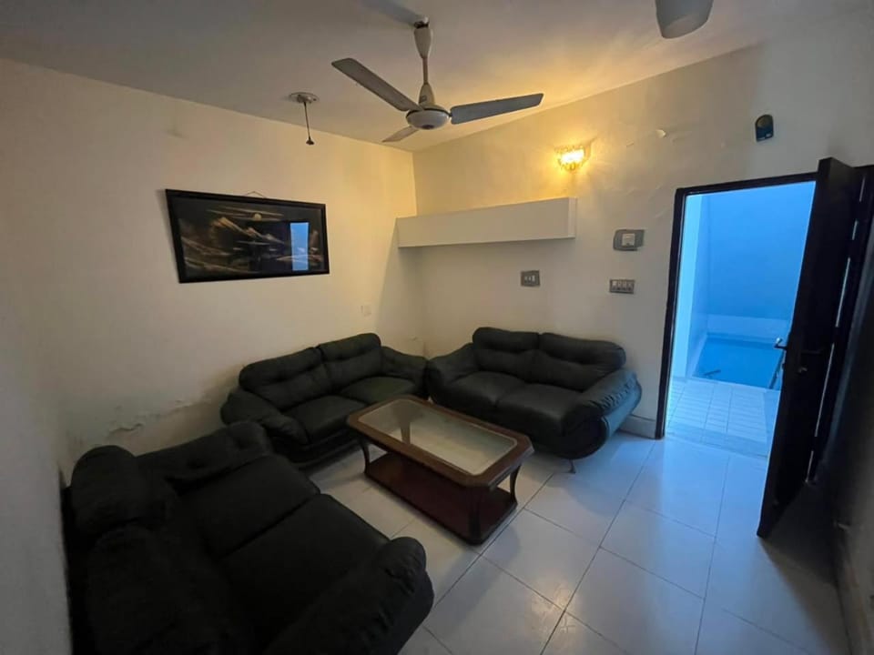 Hill Top Hotel in Karachi