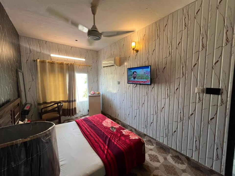 Hill Top Hotel in Karachi