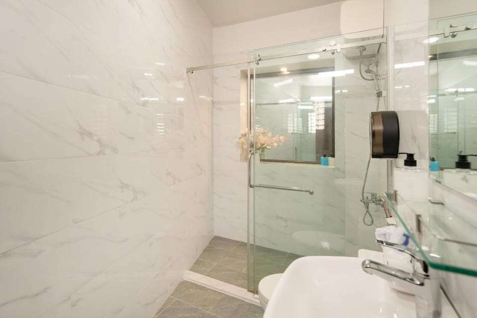 Ben Thanh Pool 73 NTMK, 6 bedrooms, pool, BBQ, bida Villa in Ho Chi Minh City
