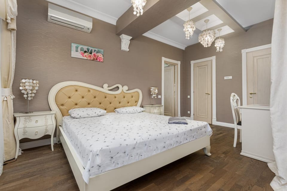 1 Grecheskaya street 2-bedrooms Apart Apartment in Odessa