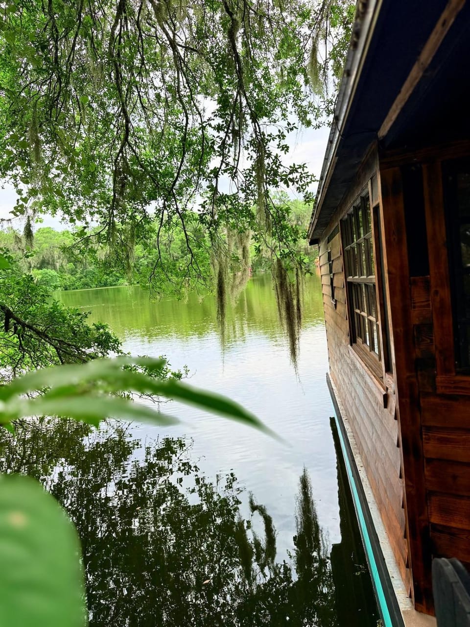 Secret Cove Cabin Boat Riverfront Retreat Cabin in Dunnellon