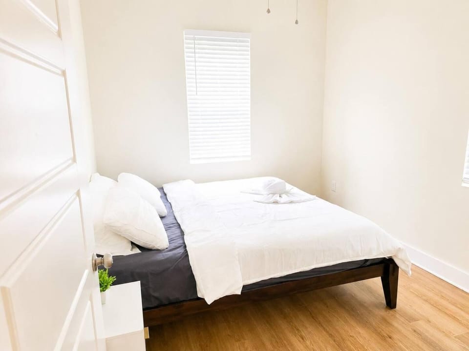 Spacious 3BR2BA Near Riverwalk & Beach Apartment in Wilmington