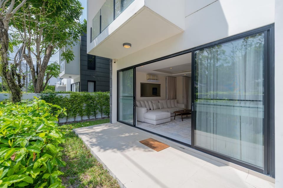 Property building, Garden, Balcony/Terrace, Garden view