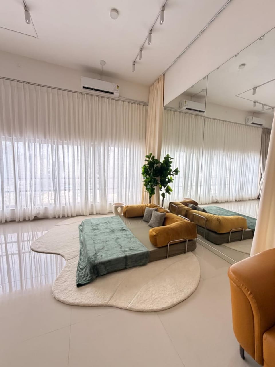 SPACE US Chic Loft Stay in Mumbai Apartment in Mumbai