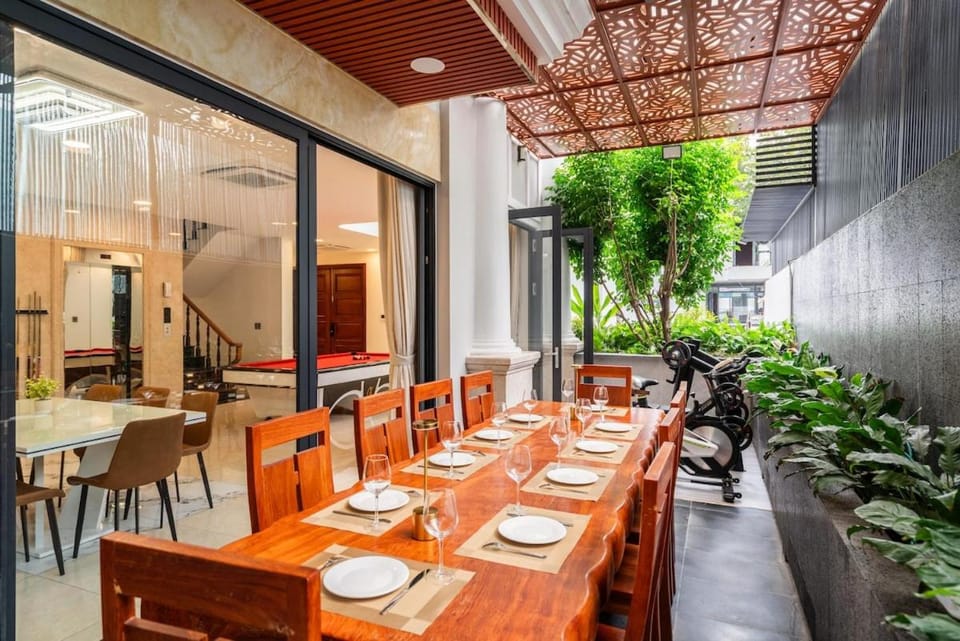 Lux White- 53 Đs 20- 10Br- Pool, bbq, view Lm81 Villa in Ho Chi Minh City
