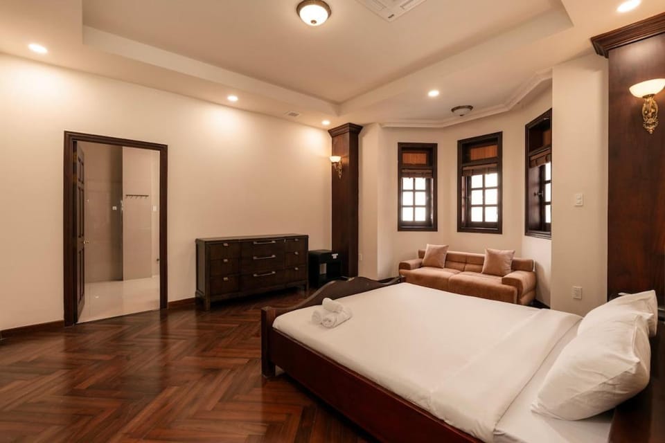 Mia Villa - 92ds 1 Trung Sơn, 9 bedrooms, pool, BBQ Villa in Ho Chi Minh City
