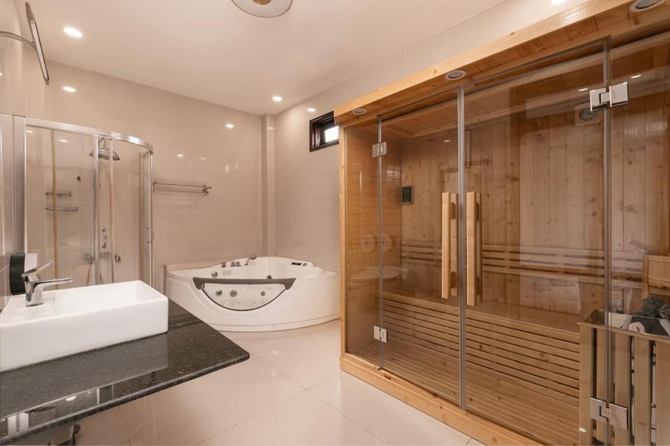 Mia Villa - 92ds 1 Trung Sơn, 9 bedrooms, pool, BBQ Villa in Ho Chi Minh City