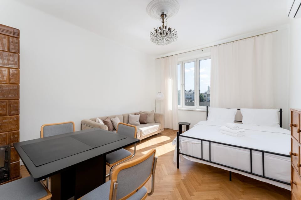 Bed, Living room, Photo of the whole room, Seating area, Dining area, Bedroom
