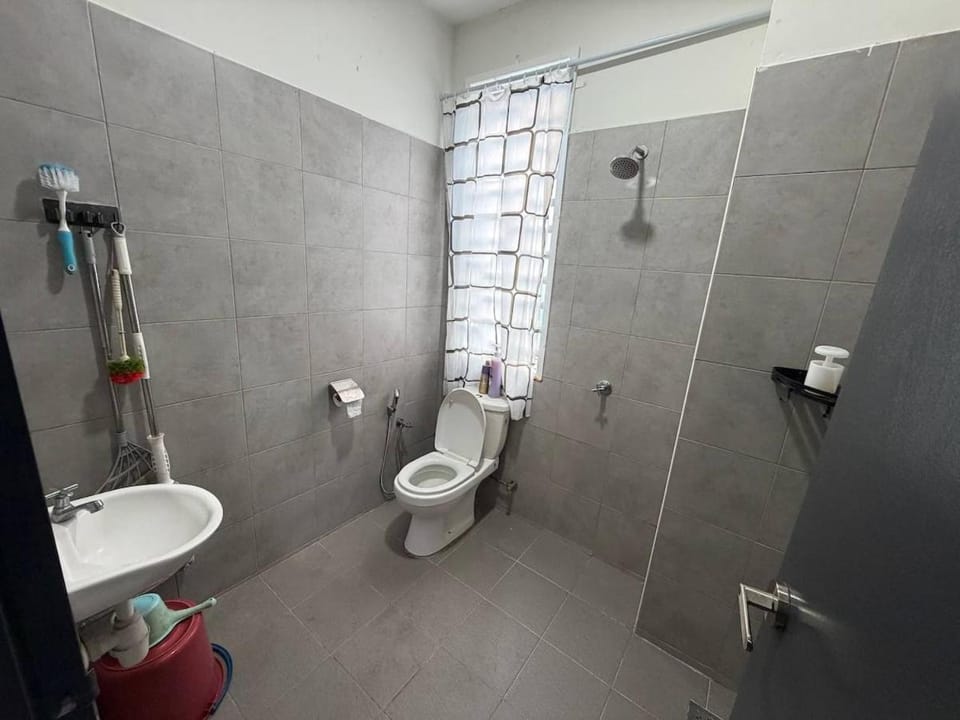 AJAK Homestay 4BR Homestay Near KLIA,SEPANG 8 PAX House in Selangor, Malaysia