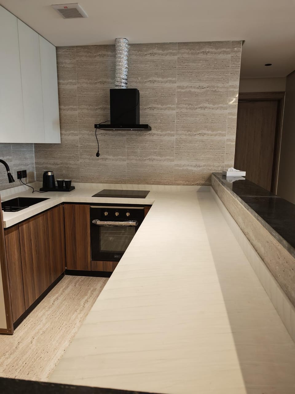Kitchen or kitchenette, minibar, stove