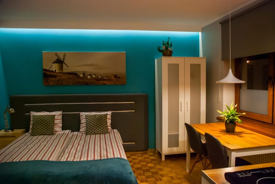 Kitchen or kitchenette, Seating area, Bedroom
