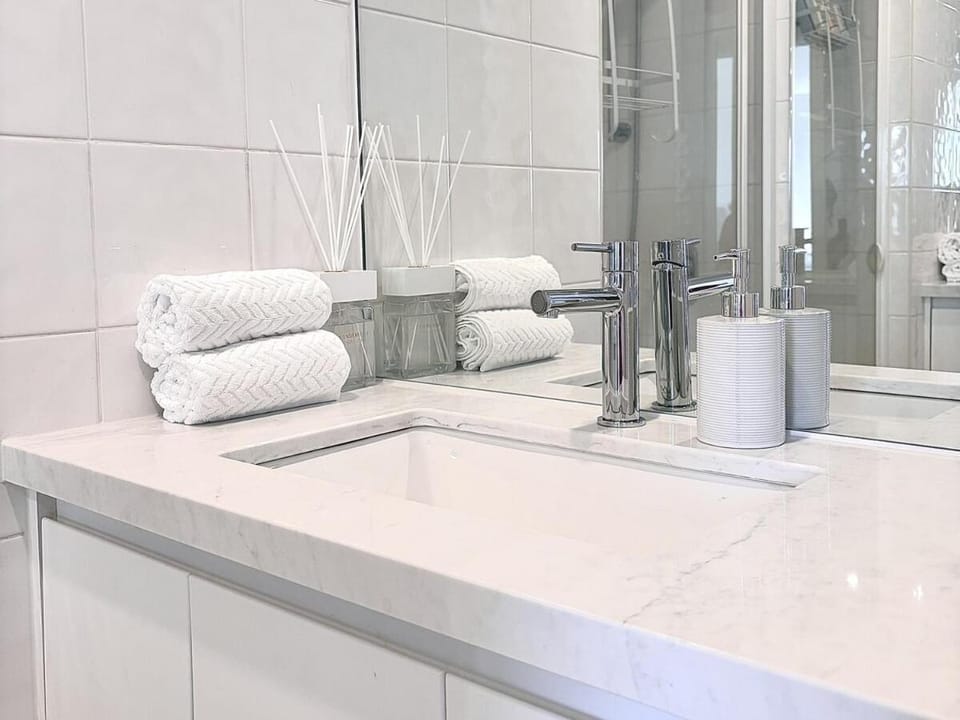 Stylish 3BR Apartment with Parking, pool & gym Apartment in Southbank