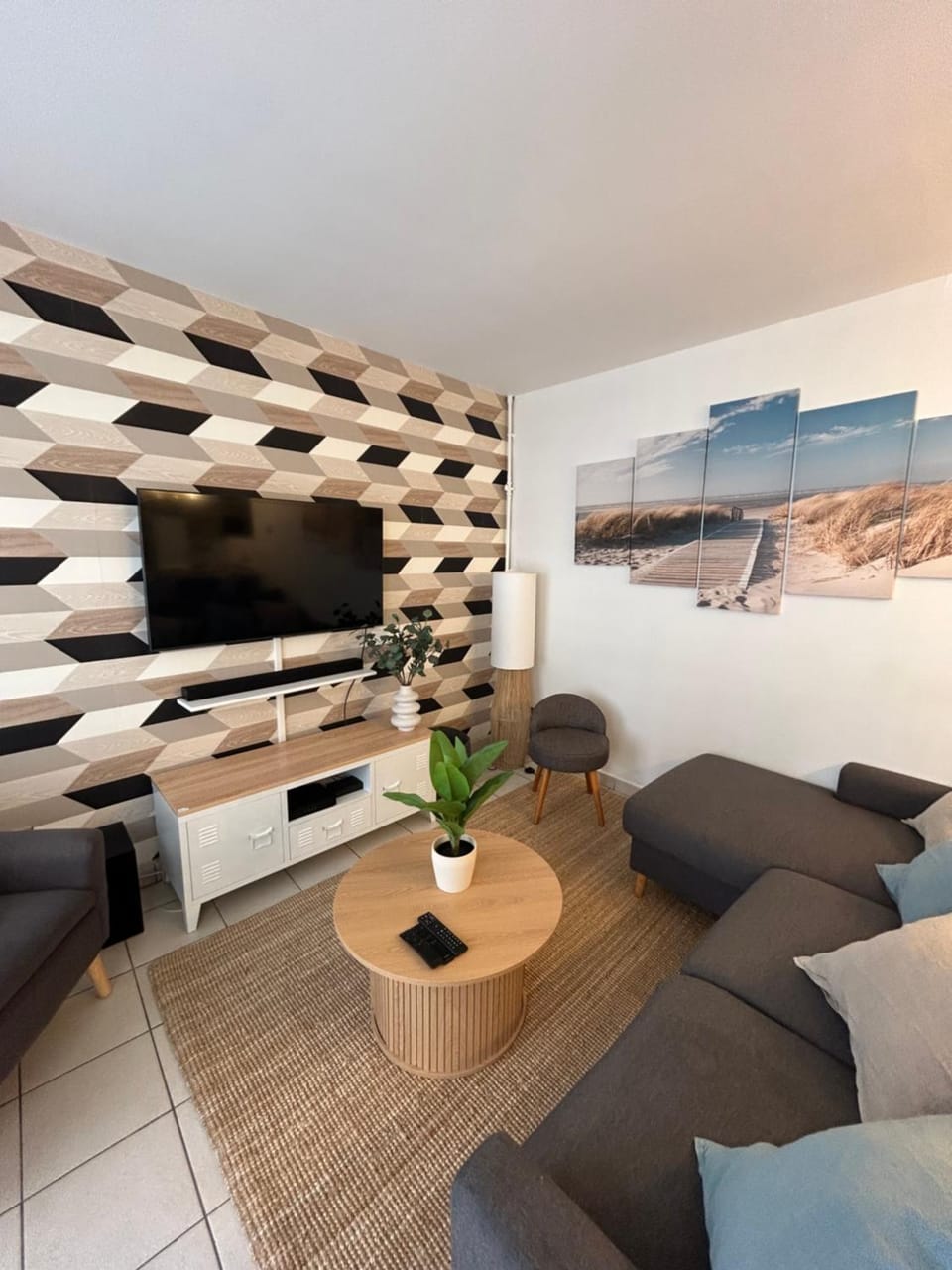TV and multimedia, Living room, Seating area