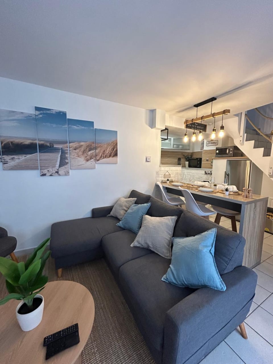 Living room, pet friendly, stove