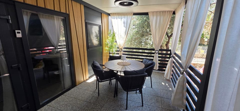 Patio, Day, Balcony/Terrace, Seating area, Dining area
