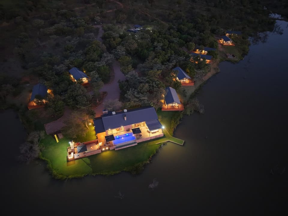 Property building, Patio, Communal lounge/ TV room, Natural landscape, Bird's eye view, BBQ facilities, Bathroom, Communal kitchen, Swimming pool