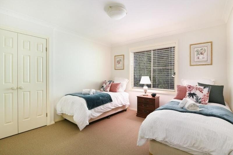 Sherwood Park 2 Acres 5 min from CBD Best Value! House in Bowral