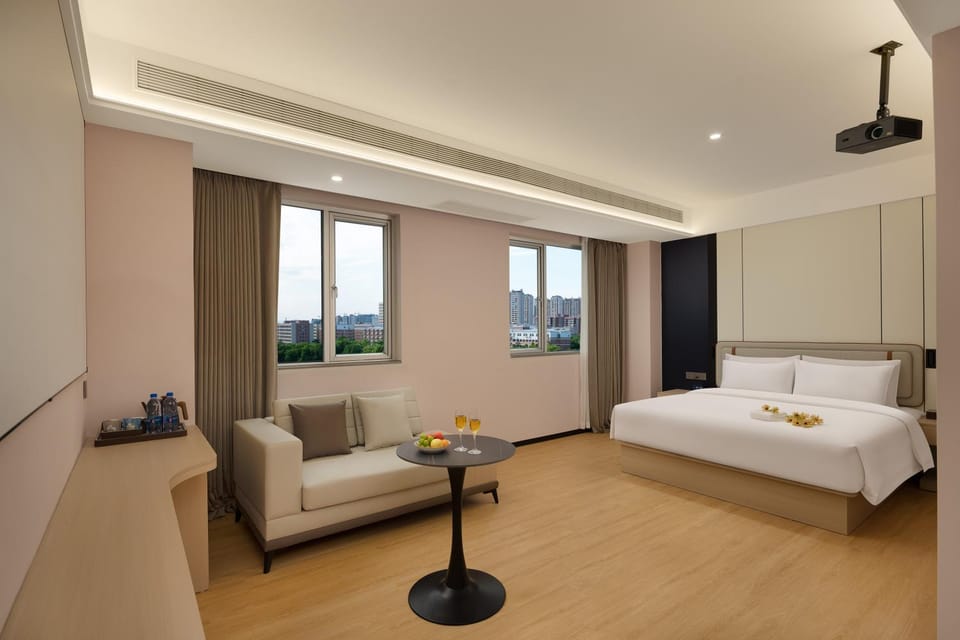 Bed, Living room, Photo of the whole room, Bedroom