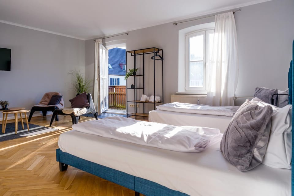 Bed, Living room, Bedroom