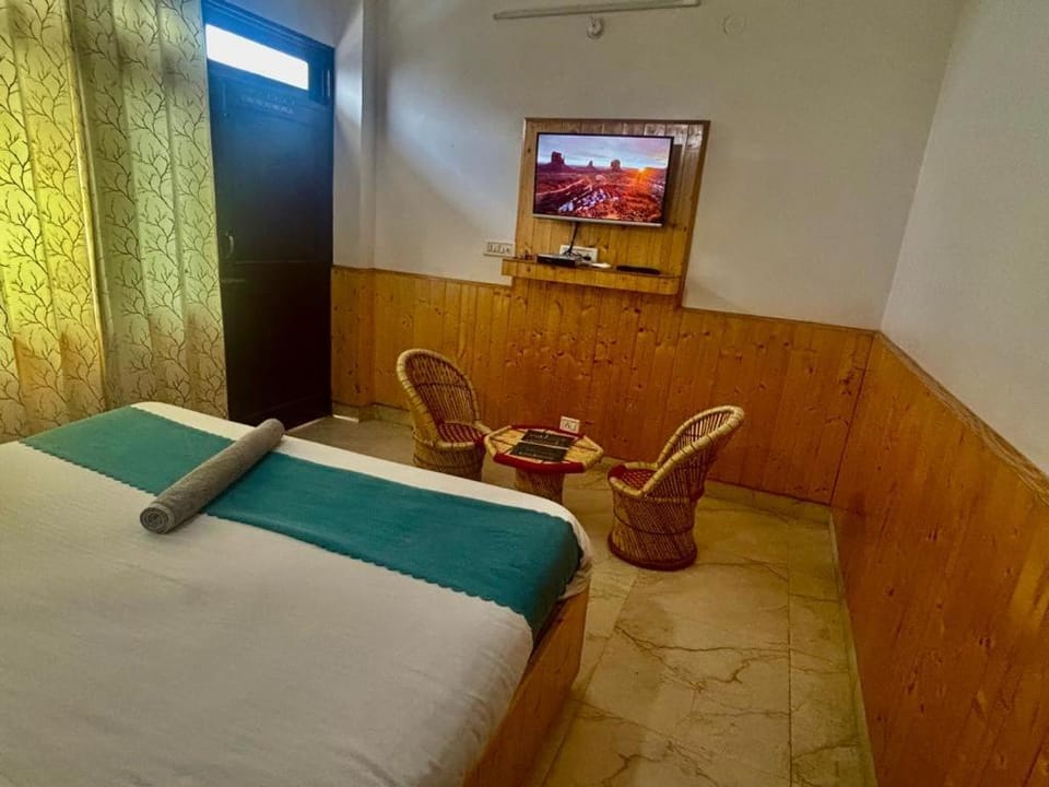 TV and multimedia, Photo of the whole room, Bedroom