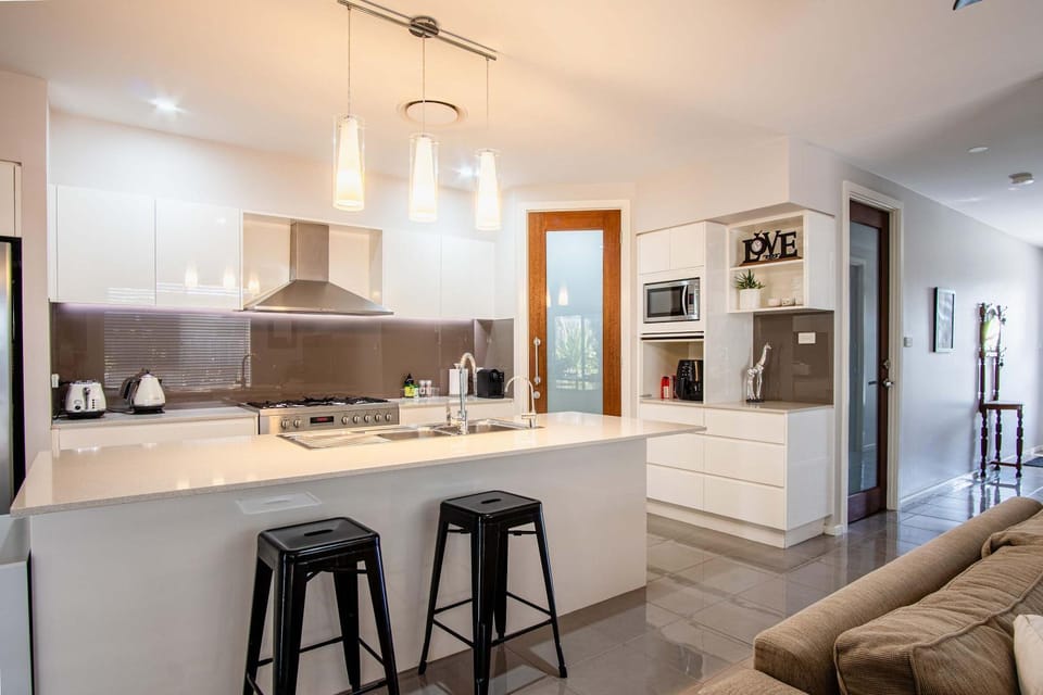 Kitchen or kitchenette, Dining area, oven, pet friendly, stove, toaster