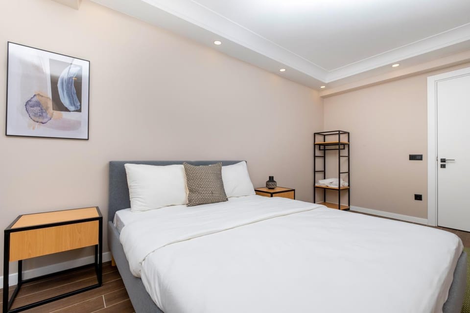 Luxury 2-Bedroom Bosphorus View Flat with Private Parking and Elevator Apartment in Istanbul