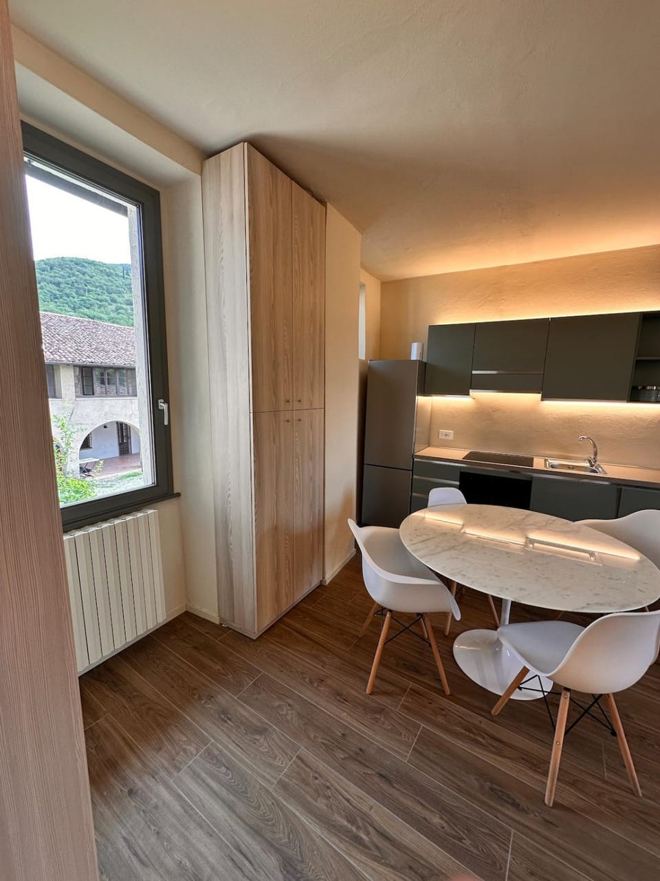 Kitchen or kitchenette, Seating area