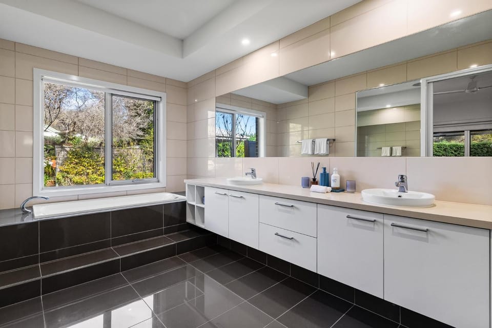 Shower, Toilet, Bathroom, Bath
