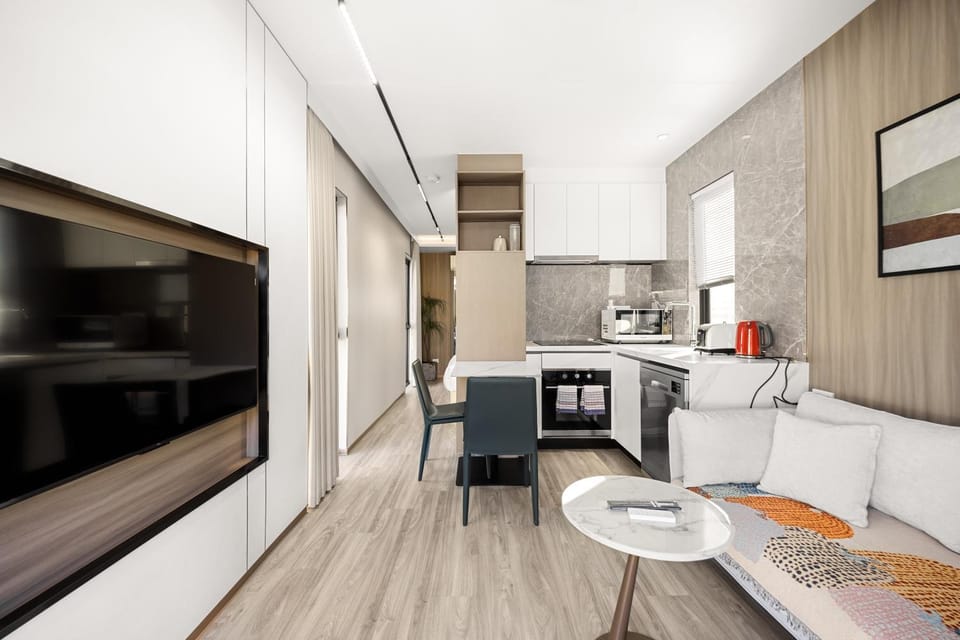 Inviting Modern Tiny Home 8 Min Walk to Station House in Melbourne