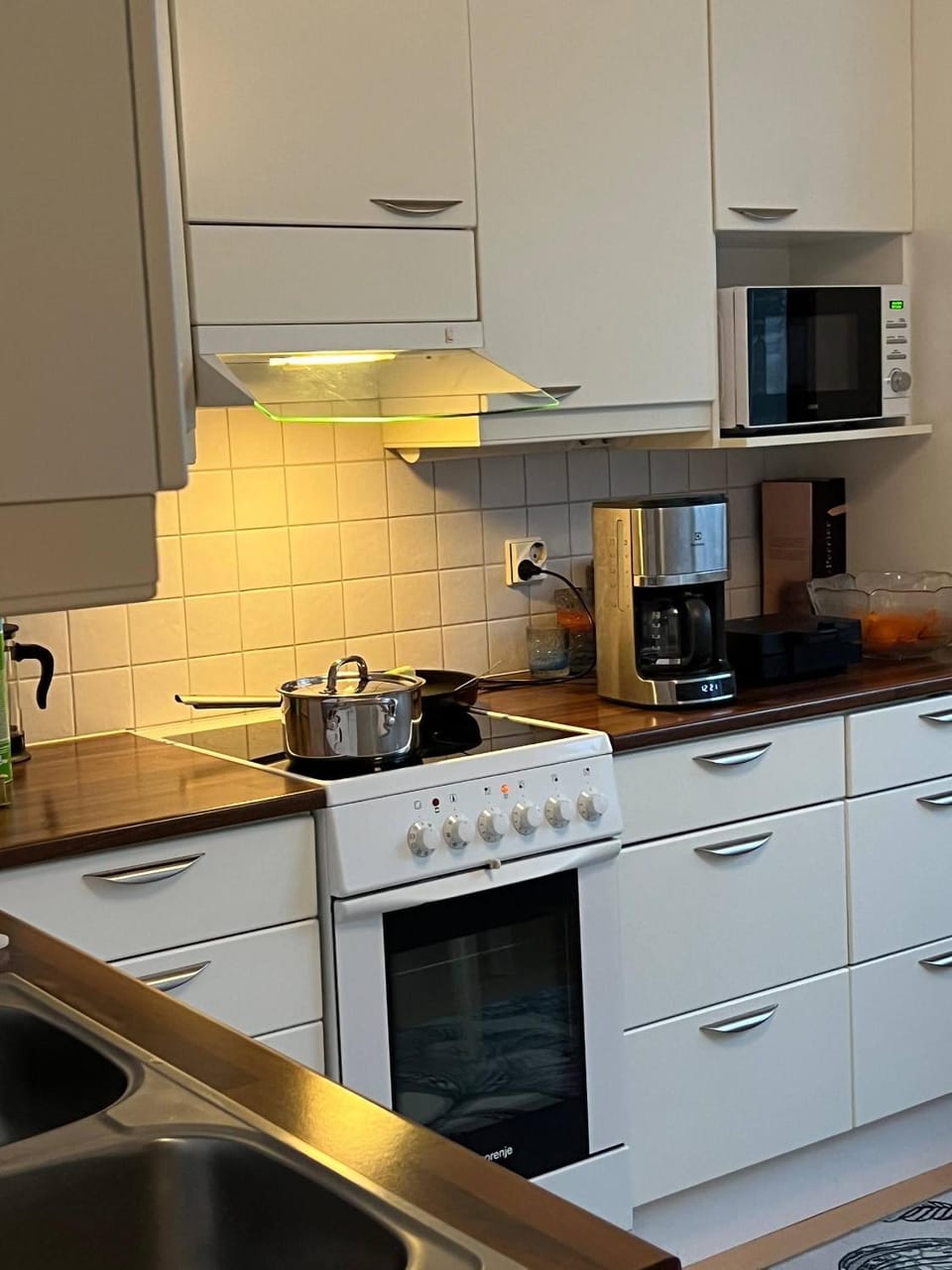 microwave, oven, kitchen