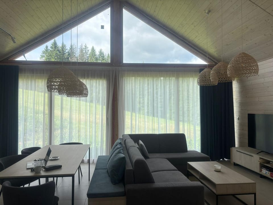 Dining area, Mountain view