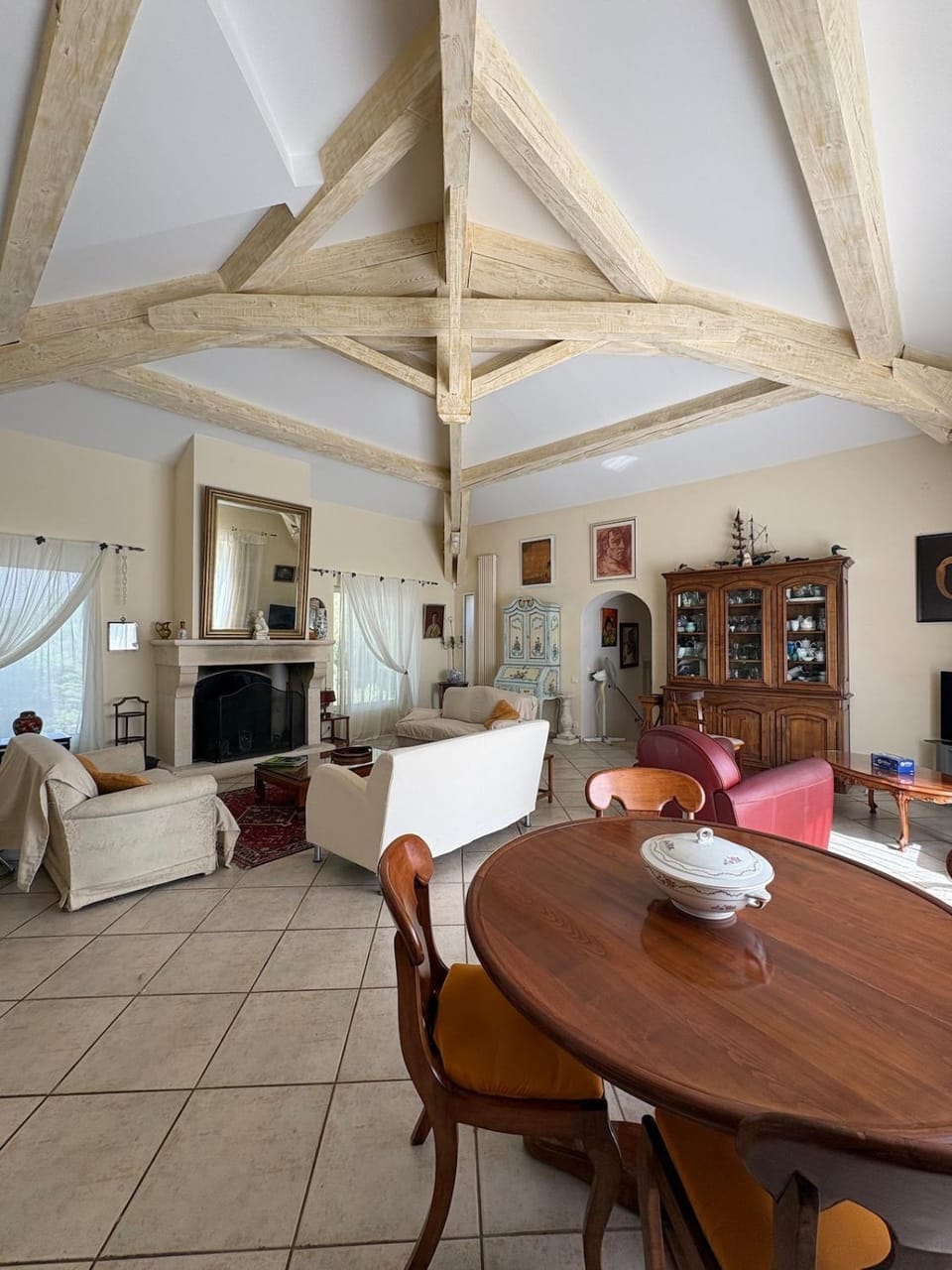 Communal lounge/ TV room, TV and multimedia, Living room, Seating area, Dining area