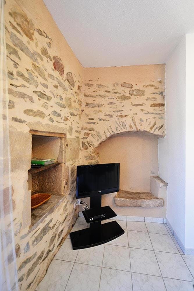 Appartement 2 à 4 places au cœur du village médiéval Apartment in Occitanie
