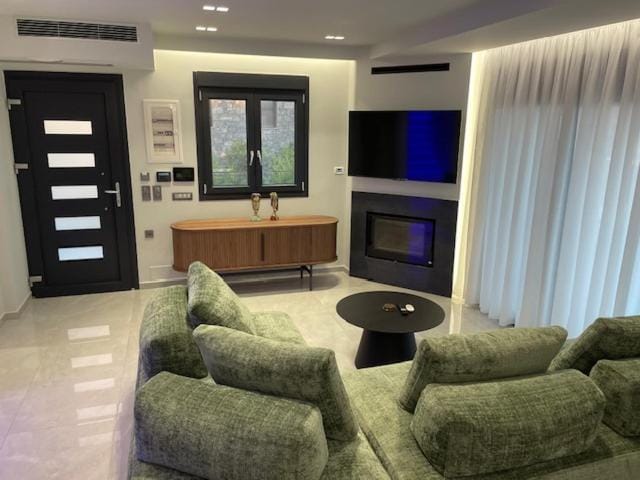 TV and multimedia, Living room, Seating area, fireplace, heating
