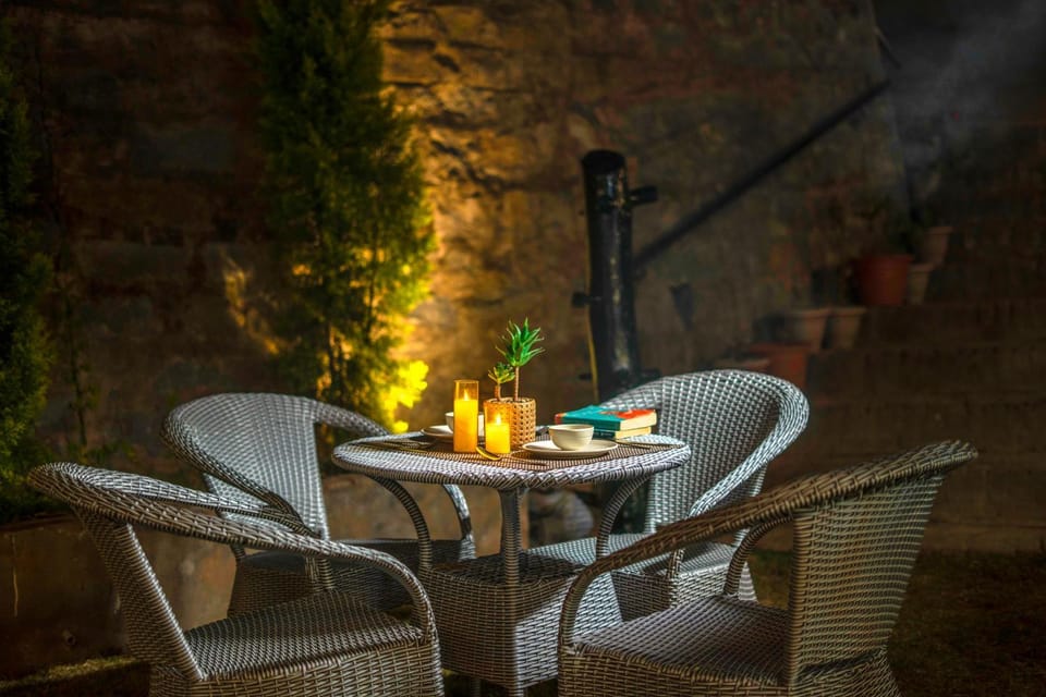 Night, Garden, Food and drinks, Seating area, Food