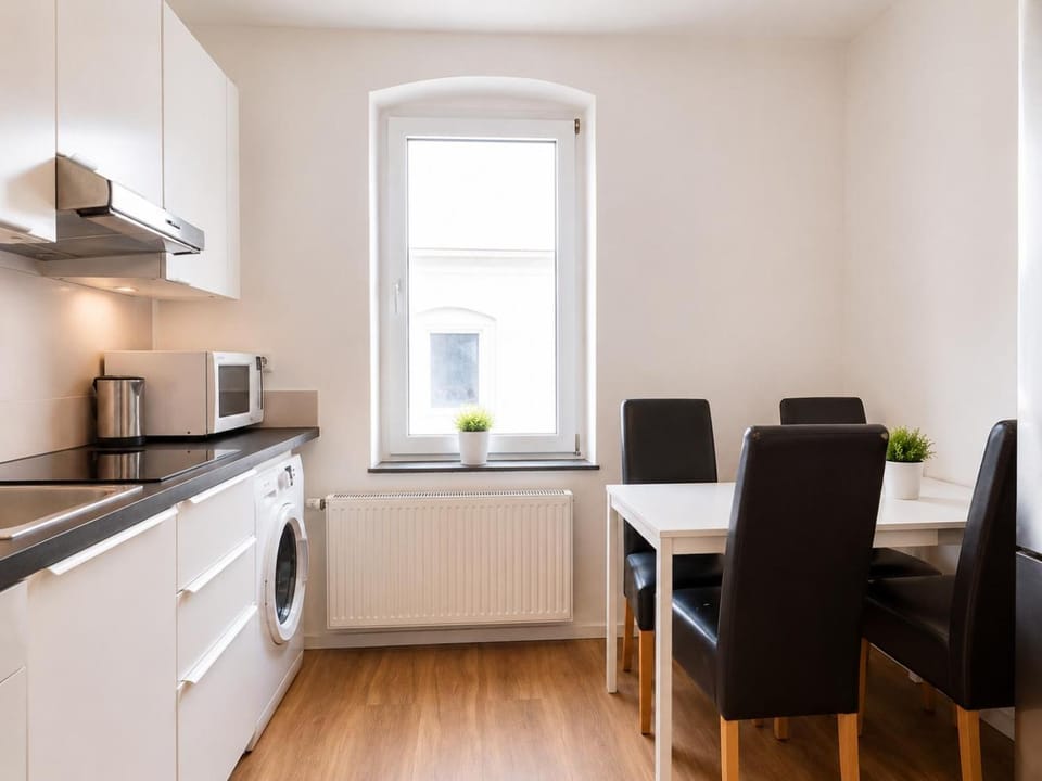 Kitchen or kitchenette, Seating area, Dining area, stove