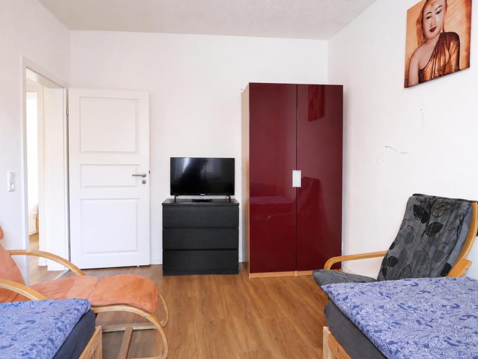 Bed, TV and multimedia, Photo of the whole room, Seating area, Evening entertainment, Bedroom, wardrobe