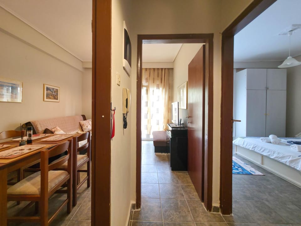 Bed, Living room, Photo of the whole room, Seating area, Dining area, Bedroom, towels