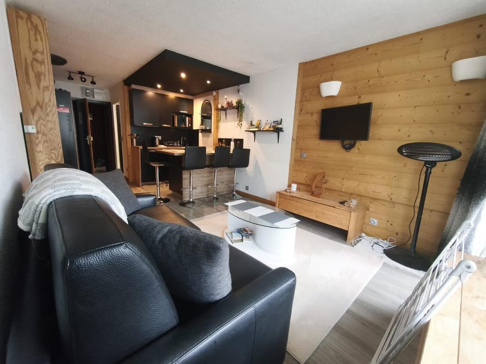 TV and multimedia, Kitchen or kitchenette, Living room