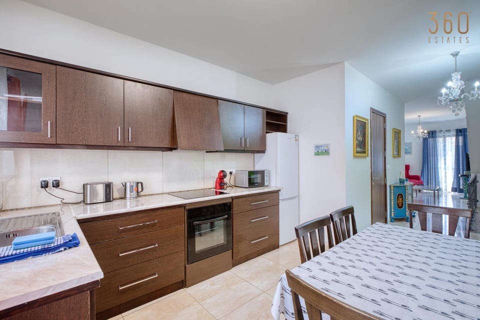 Coffee/tea facilities, Kitchen or kitchenette, Dining area, dishwasher, minibar, oven, stove, toaster