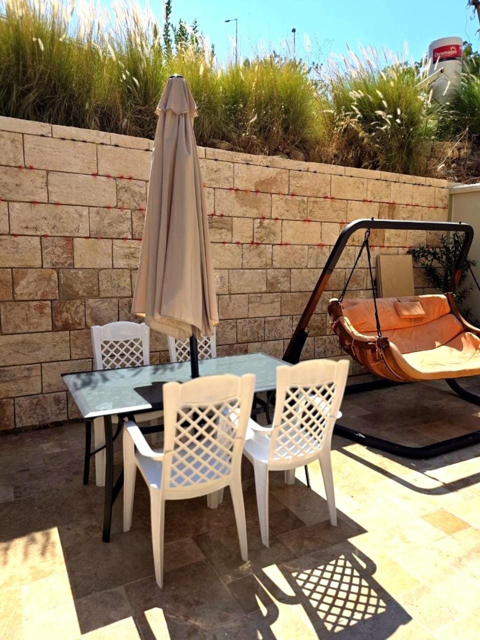 Patio, Day, Balcony/Terrace, Living room, Seating area, sunbed