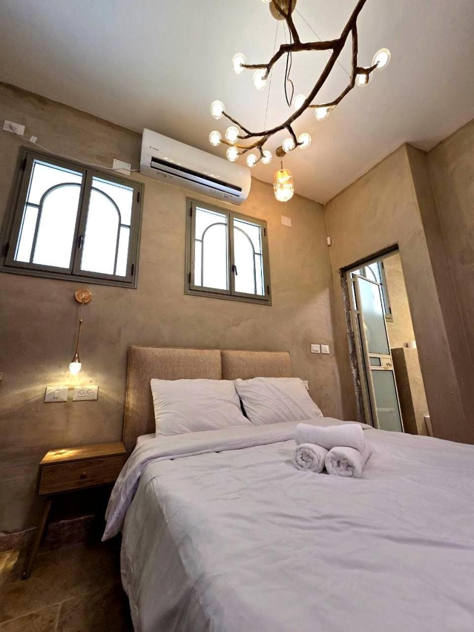 Bed, Bedroom, towels, air conditioner
