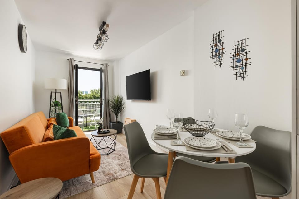 Living room, Seating area, Dining area