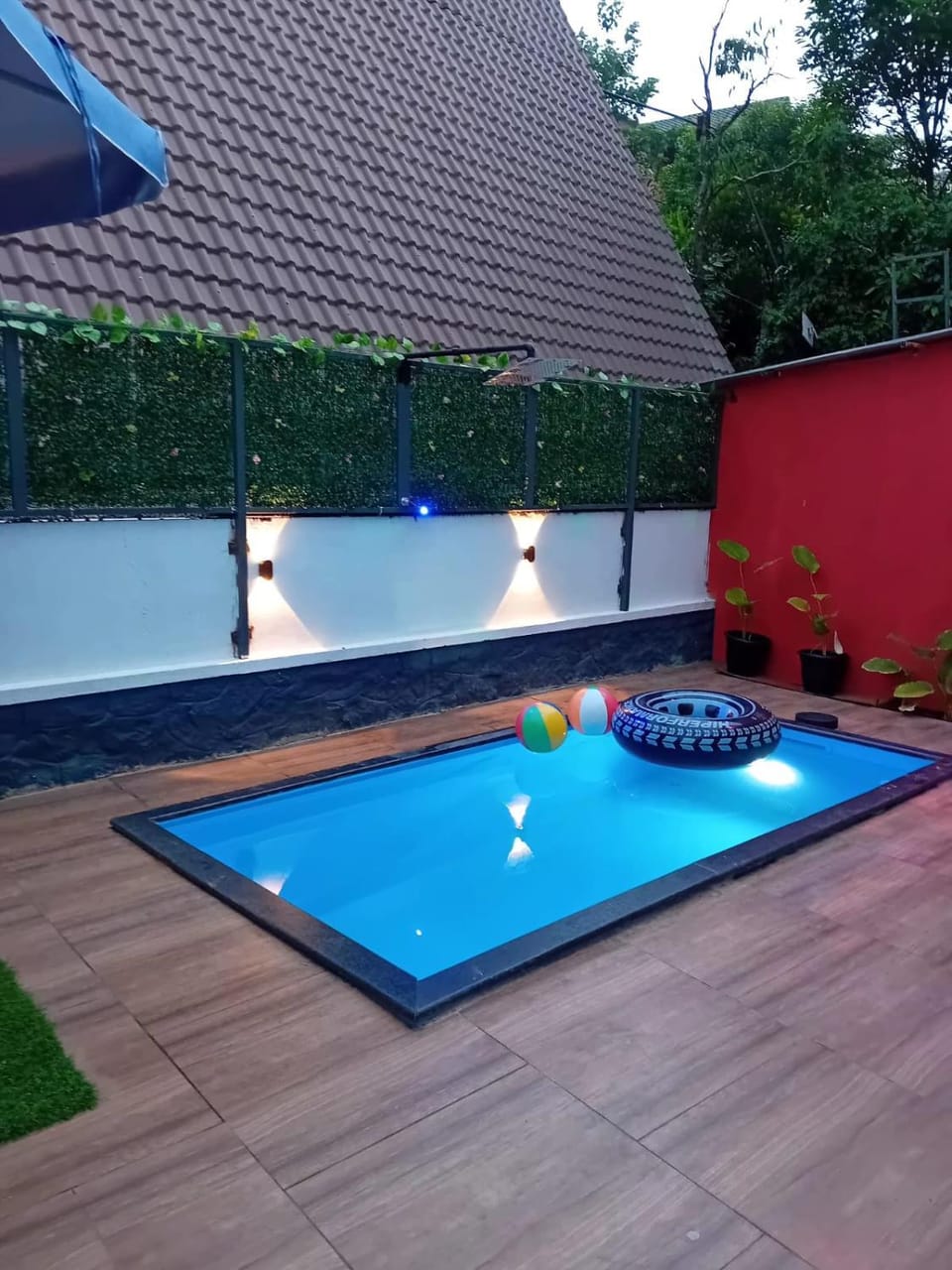 Swimming pool