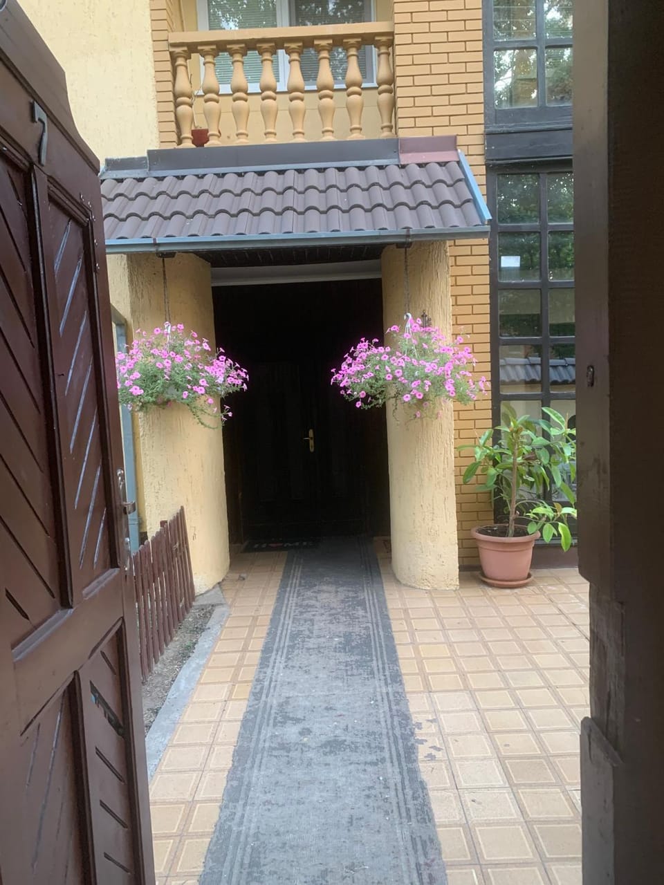 Facade/entrance