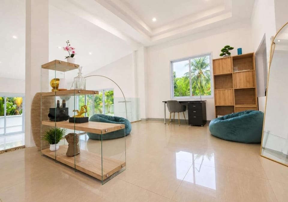 Communal lounge/ TV room, Game Room