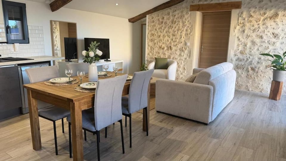 Kitchen or kitchenette, Seating area, Dining area