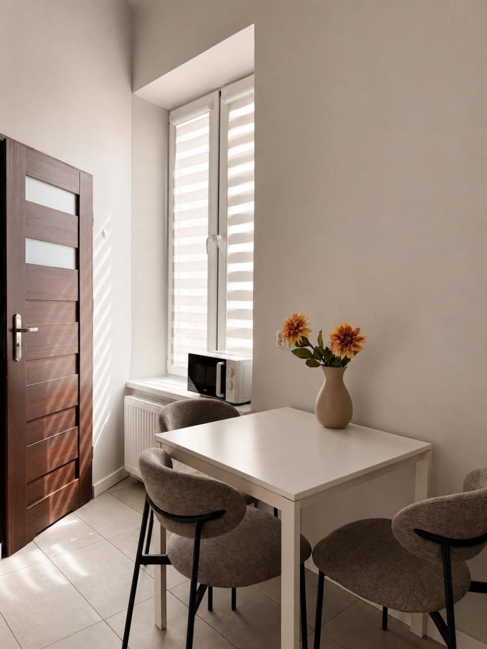 Seating area, Dining area