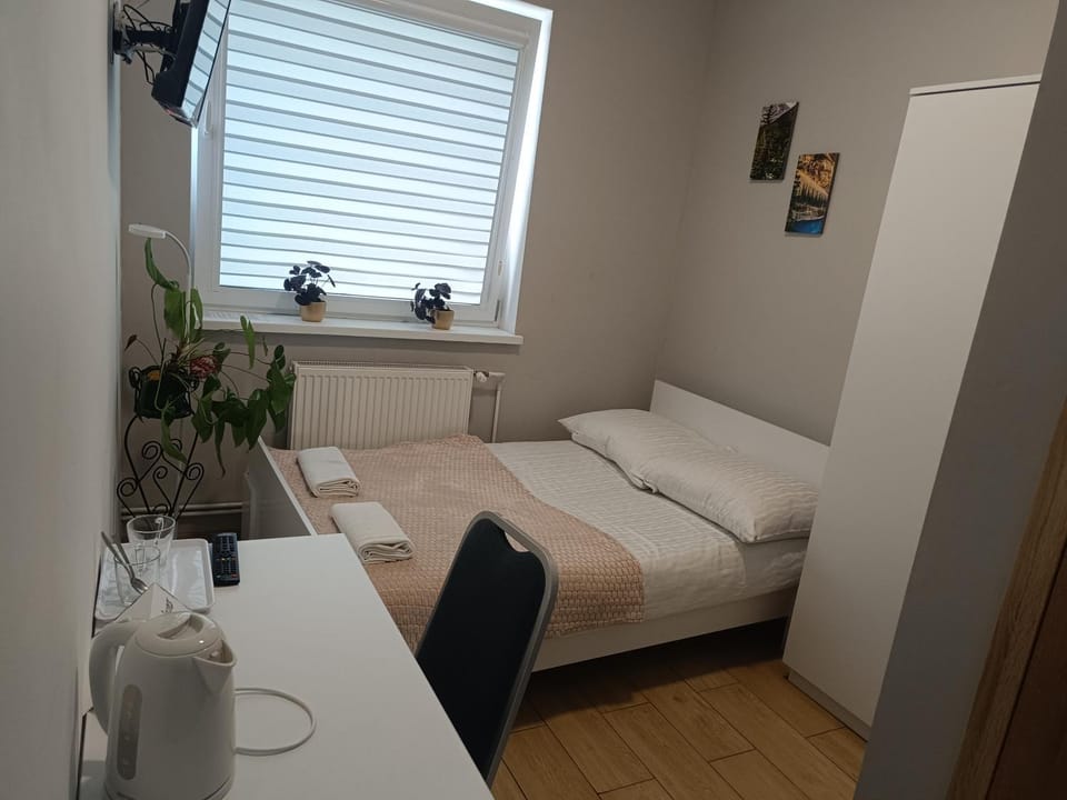 Bed, TV and multimedia, Bedroom, internet