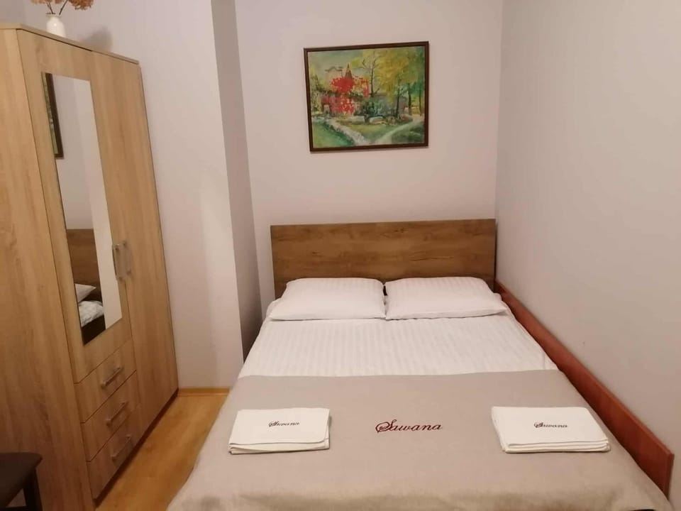 Bed, Photo of the whole room, Bedroom, towels, wardrobe